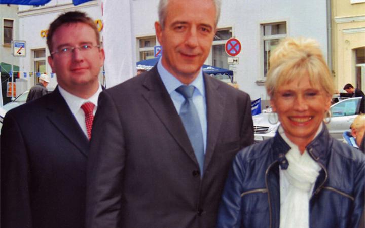 Frau Koczy(1.v.r.) mit dem Ministerpäsidenten Stanislaw Tillich (2.v.r.)