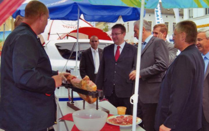 Herr Koczy (1.v.r.) mit dem Ministerpräsidenten (2.v.r.)
